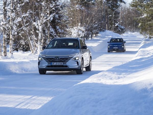 Hyundai test elektrische KONA en waterstofauto NEXO in extreme kou.