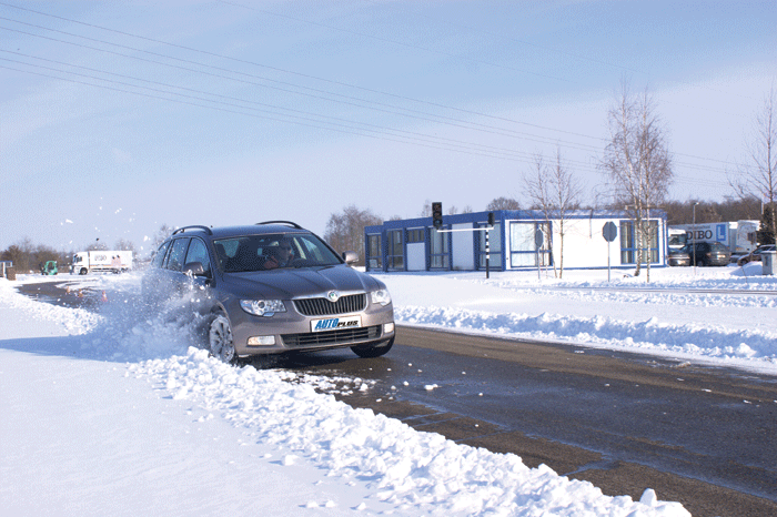 DIBO slippen in de sneeuw