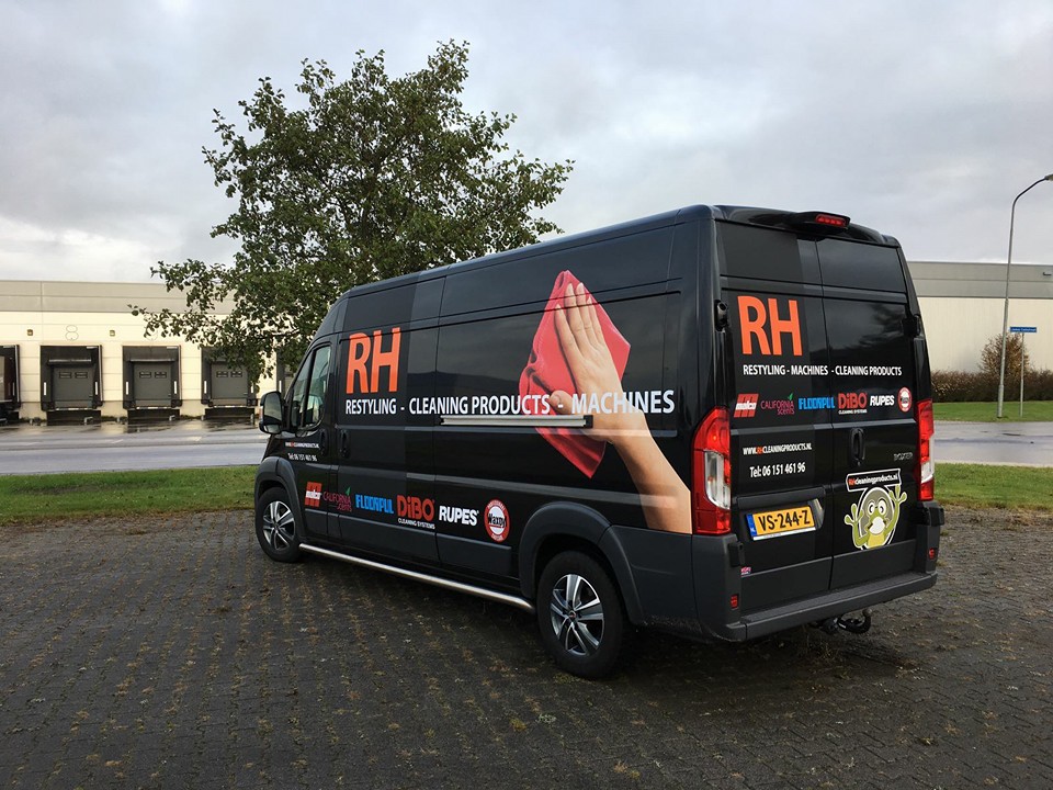 RH cleaning bus