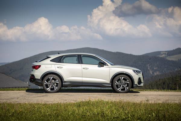 audiq3sportback2