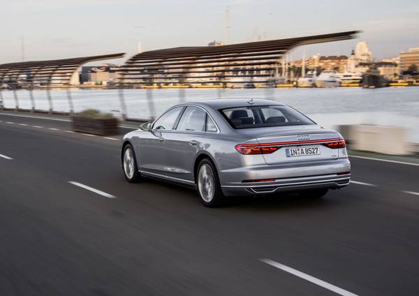 Audi A8 en S8 met V8 power groningen 05