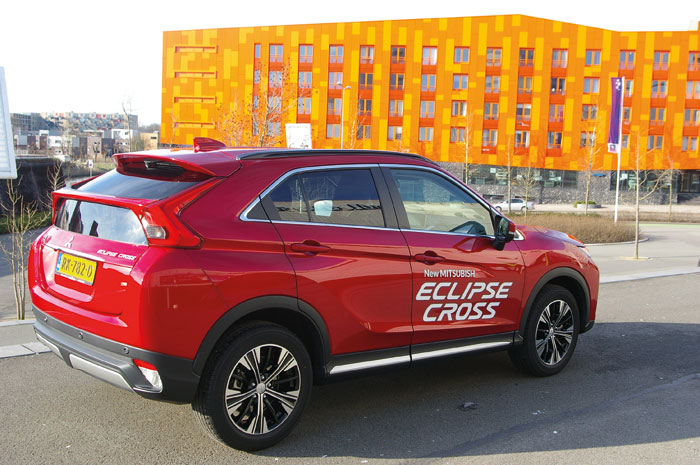 Eclipse Cross driekwart achter 02