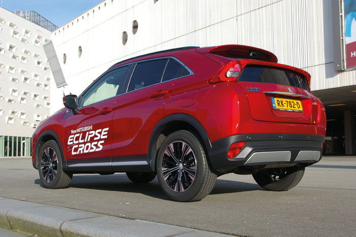 Eclipse Cross driekwart achter