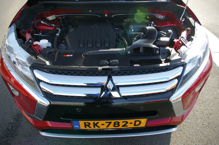 Eclipse Cross open motorkap 01