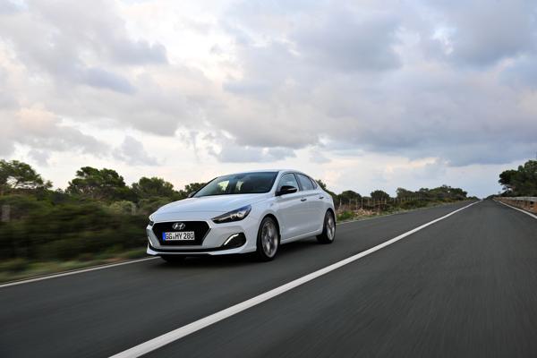 Hyundai groningen i30 Fastback 01