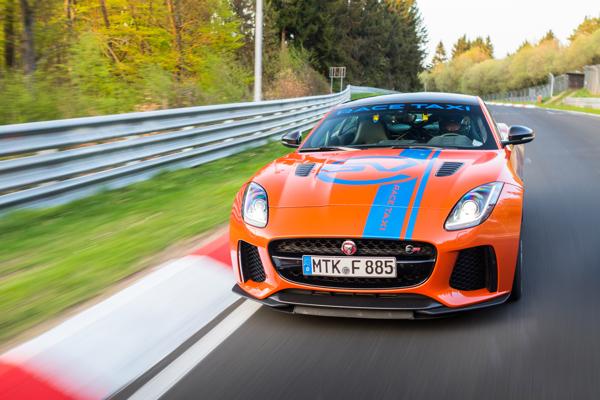 JAGUAR F TYPE SVR EN XJR575 RACETAXI groningen 04