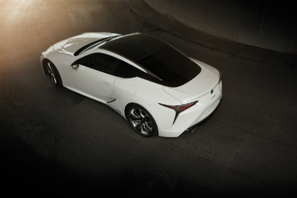 03 Lexus LC 500h wit groningen