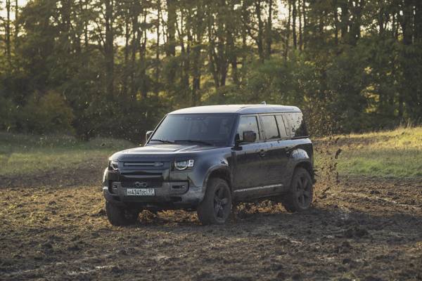 02 nieuwe Defender in James Bond film