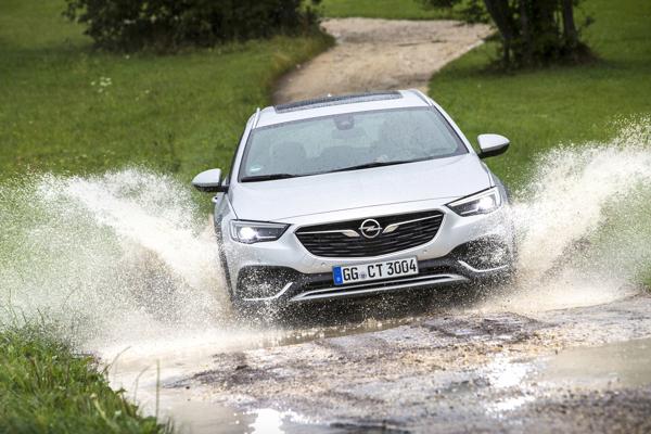 Opel Insignia Country Tourer groningen 02
