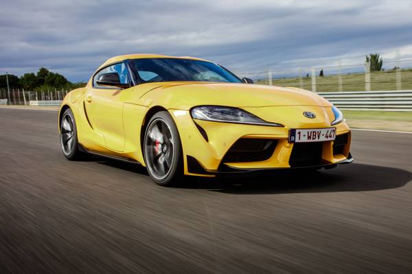 01 Toyota GR Supra wint prestigieuze Das Goldene Lenkrad