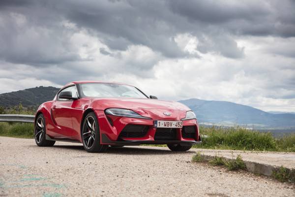 04 Toyota GR Supra wint prestigieuze Das Goldene Lenkrad