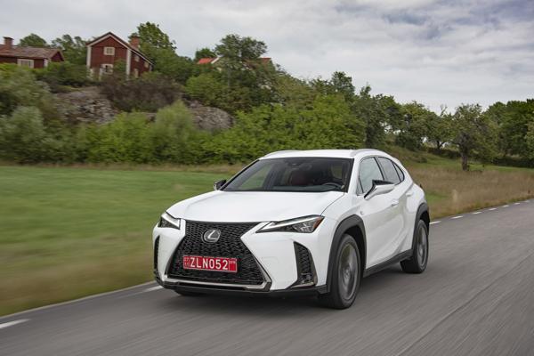 Lexus UX 03