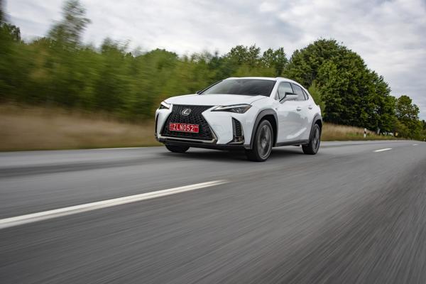 Lexus UX 05