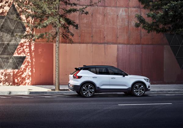 New Volvo groningen XC40 exterior 02