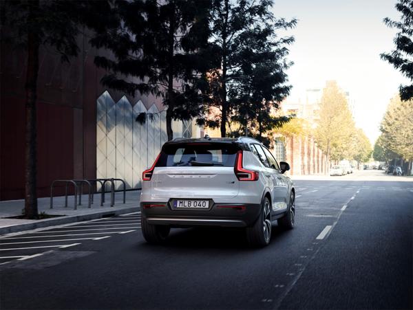 New Volvo groningen XC40 exterior 03