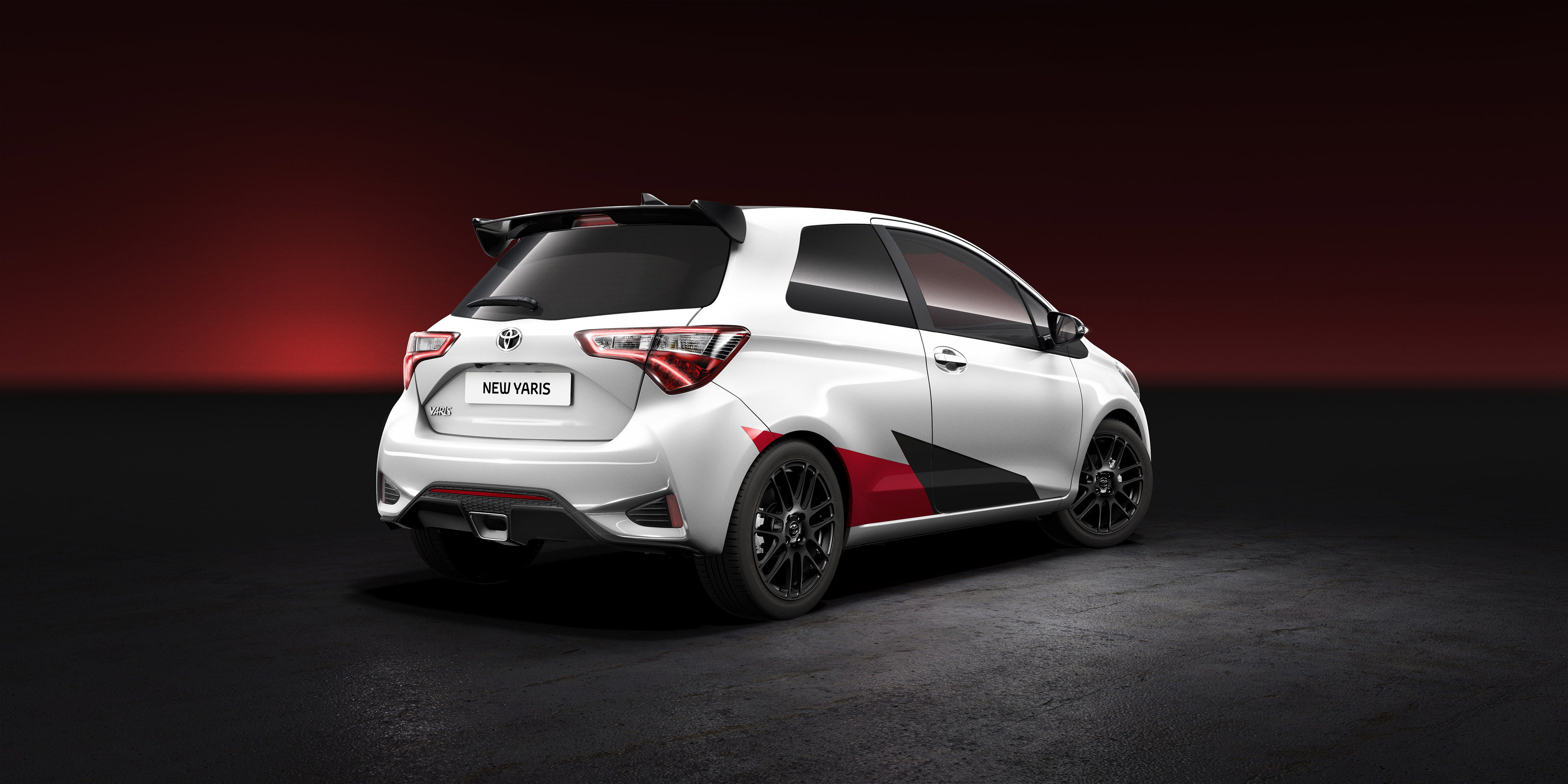 02 Toyota presenteert definitieve straatversie Yaris WRC