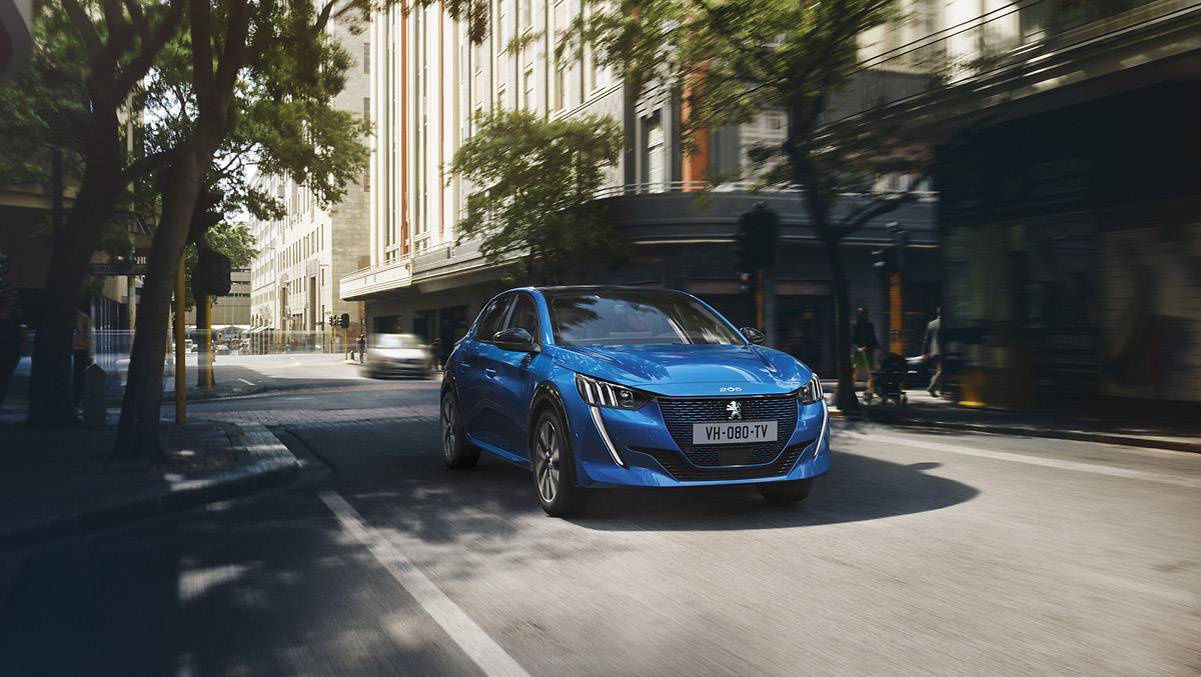 02 Peugeot e 208