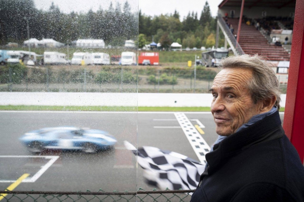 Indrukwekkende Ford GT40 Le Mans ‘69 revival met Jacky Ickx