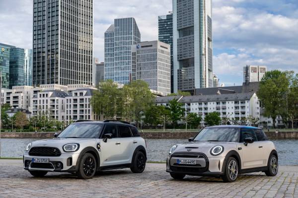 De verkoopcijfers van de MINI Electric zijn bijna verdubbeld, in 2021 is de omzet van MINI met 3,3 procent gestegen