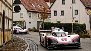 Le Mans winnaar Porsche 919 Hybrid op de openbare weg