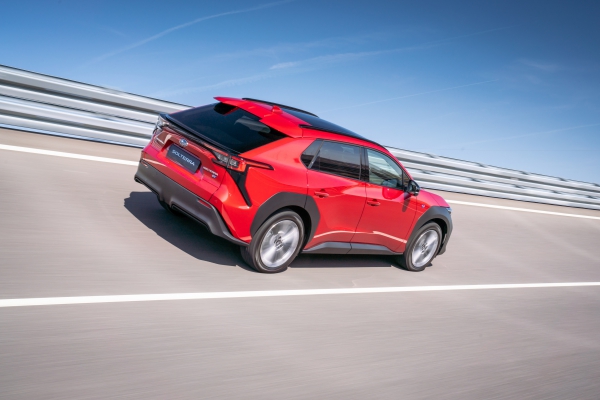 Subaru maakt prijzen Solterra bekend