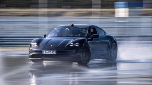 Porsche Taycan drift het Guinness World Records boek in
