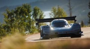 Volkswagen ID. R jaagt op elektrisch ronderecord Nürburgring