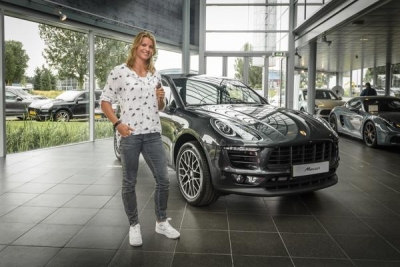 Dafne Schippers rijdt Porsche Macan!