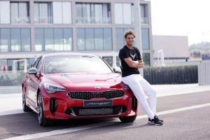 Rafael Nadal gaat rijden in snelste Kia ooit: de Stinger