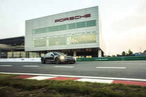 Triple Demo Run met Porsche Taycan trapt af in Shanghai