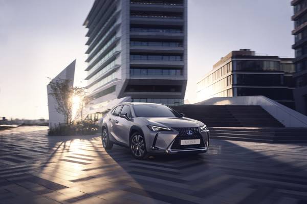 Lexus maakt prijs nieuwe UX 250h bekend