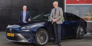 Eerste Nederlandse Toyota Mirai nieuwe dienstauto gemeentebestuur Groningen