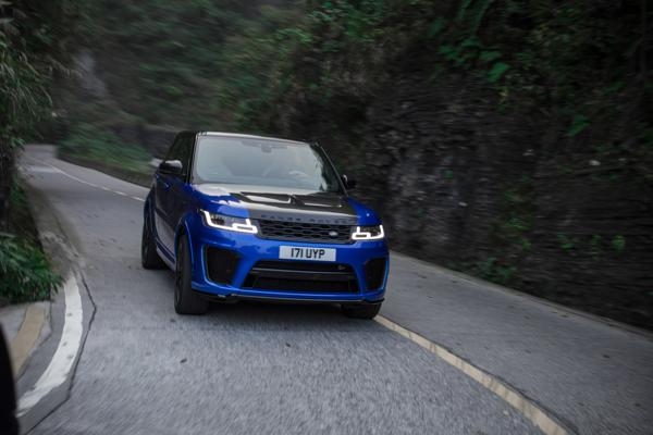 Sneller dan supercar: snelheidsrecord voor Range Rover Sport SVR op Tianmen Road in China