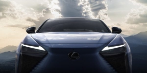 Lexus kondigt onthulling batterij-elektrische RZ 450e aan